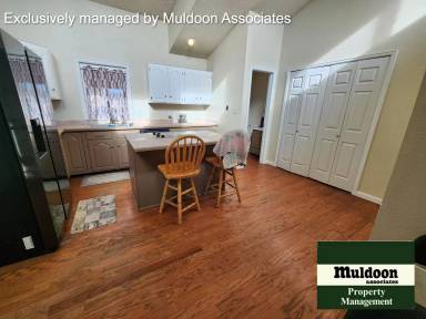 Main picture of 654 S Bellflower Dr