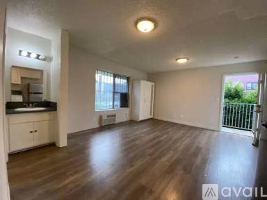 Main picture of 981 Elden Ave