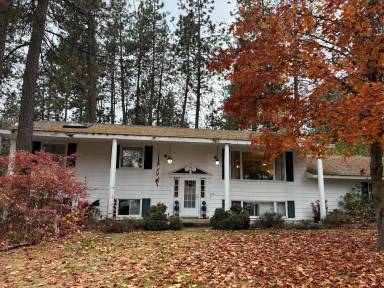 Main picture of 104 S Ridgewood Dr