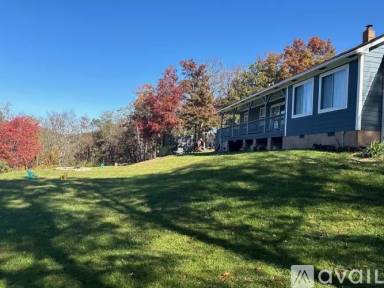 Main picture of 4099 Twelve Oclock Knob Rd