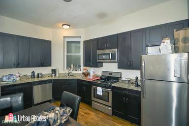 Main picture of 1740 W Huron St