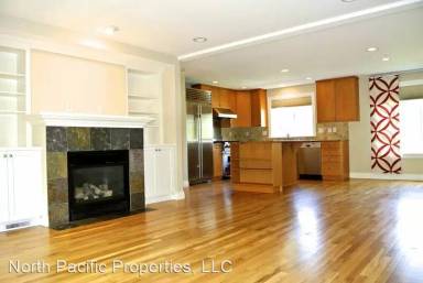 Main picture of 3906 NE 51st St
