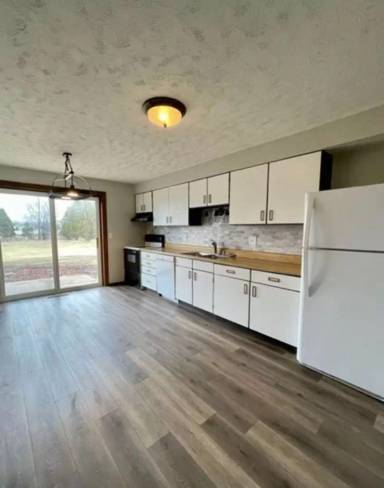 Main picture of 1352 W Hiawatha Dr