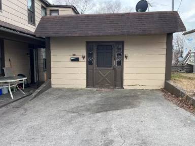 Main picture of 206 1/2 E John St