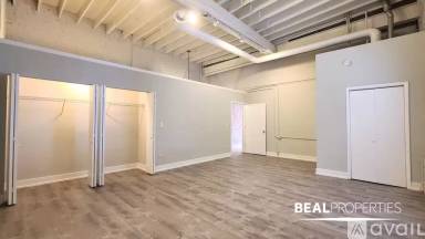 Main picture of 2320 N Damen Ave