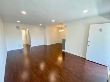 Main picture of 1120 N Laurel Ave