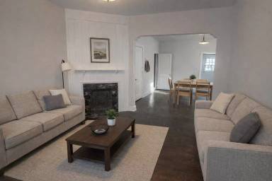 Main picture of 2529 Polk St NE