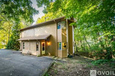 Main picture of 305 Piney Mountain Dr