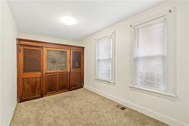 Main picture of 179 Parkway
