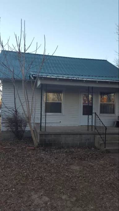 Main picture of 409 SW 3rd St