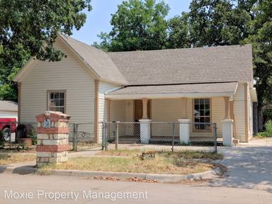 Main picture of 1402 N Commerce St