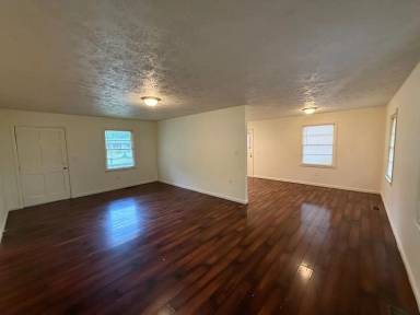 Main picture of 108 Brookwood Dr NE