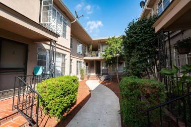 Main picture of 970 N Serrano Ave