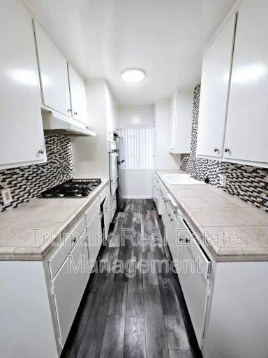 Main picture of 621 W California Ave