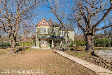 Main picture of 128 E Davidson St
