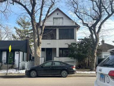 Main picture of 5825 N Rogers Ave