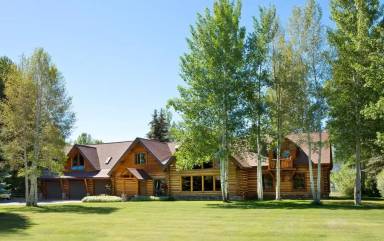 Main picture of 5200 Lake Ln