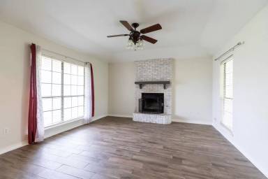 Main picture of 5326 Lauri Ln