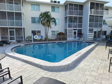 Main picture of 708 Tamiami Trl S