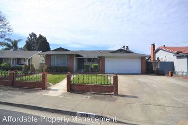 Main picture of 2462 Ascot Way