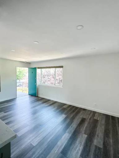 Main picture of 323 W Islay St