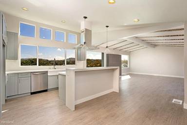 Main picture of 915 Valley Dr
