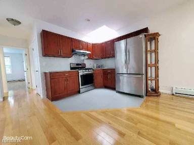 Main picture of 1445 E 96th St