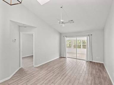 Main picture of 1868 Sixty Oaks Ln