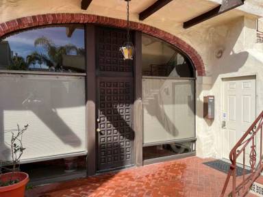 Main picture of 4869 Santa Monica Ave