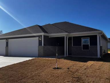 Main picture of 935 N Labrador Ave