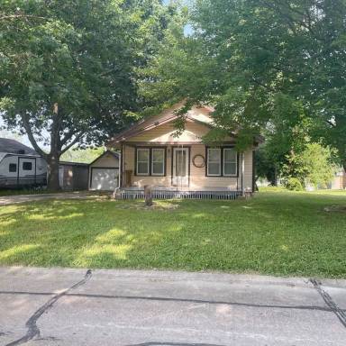 Main picture of 1027 N Poplar St
