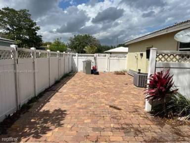Main picture of 4562 Ararat St