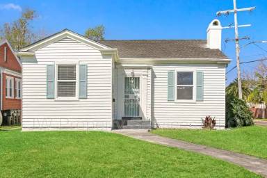 Main picture of 4772 Marigny St