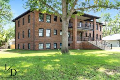 Main picture of 512 Spruce St