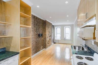Main picture of 527 W 48th St