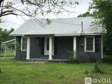 Main picture of 605 N Pecan Ave