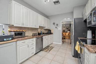 Main picture of 7678 Solimar Cir