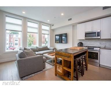 Main picture of 65 Meridian St