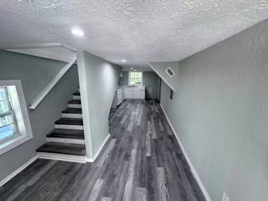Main picture of 1867 W 41st St