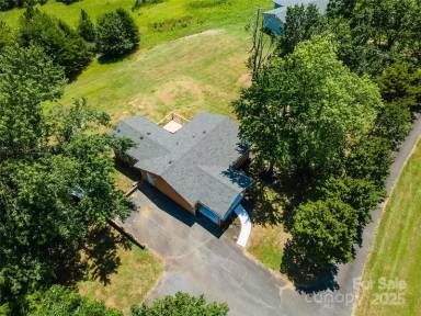 Main picture of 109 Avery Dr
