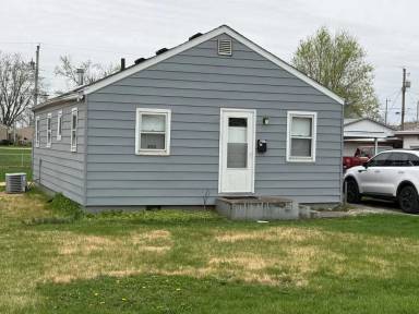 Main picture of 106 E 3rd St