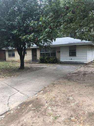 Main picture of 32 Southern Oaks Dr