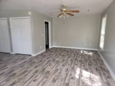 Main picture of 1598 Henley St