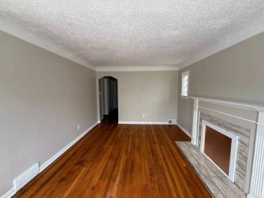 Main picture of 250 W Brentwood St