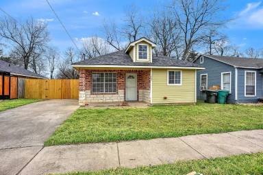 Main picture of 1005 E Epstein St