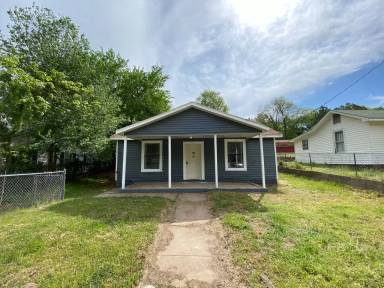 Main picture of 709 N Industrial Ave