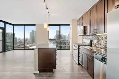 Main picture of 120 S Desplaines St