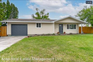 Main picture of 806 NW 8th St