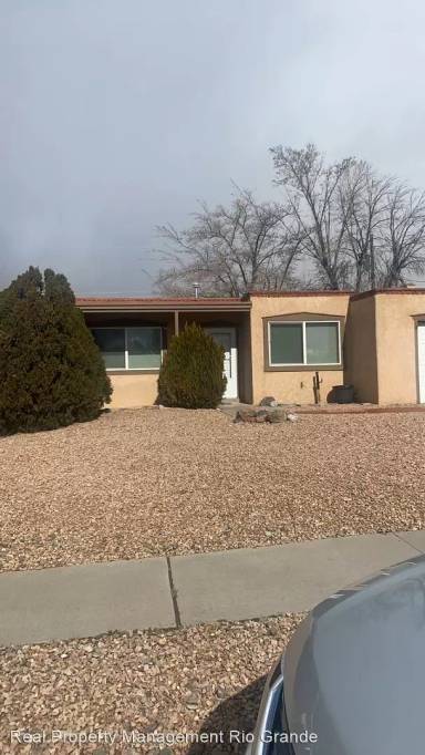 Main picture of 11701 Copper Ave NE