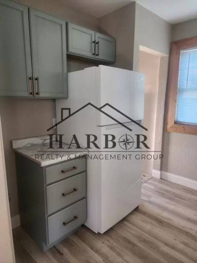 Main picture of 803 2nd Ave NW